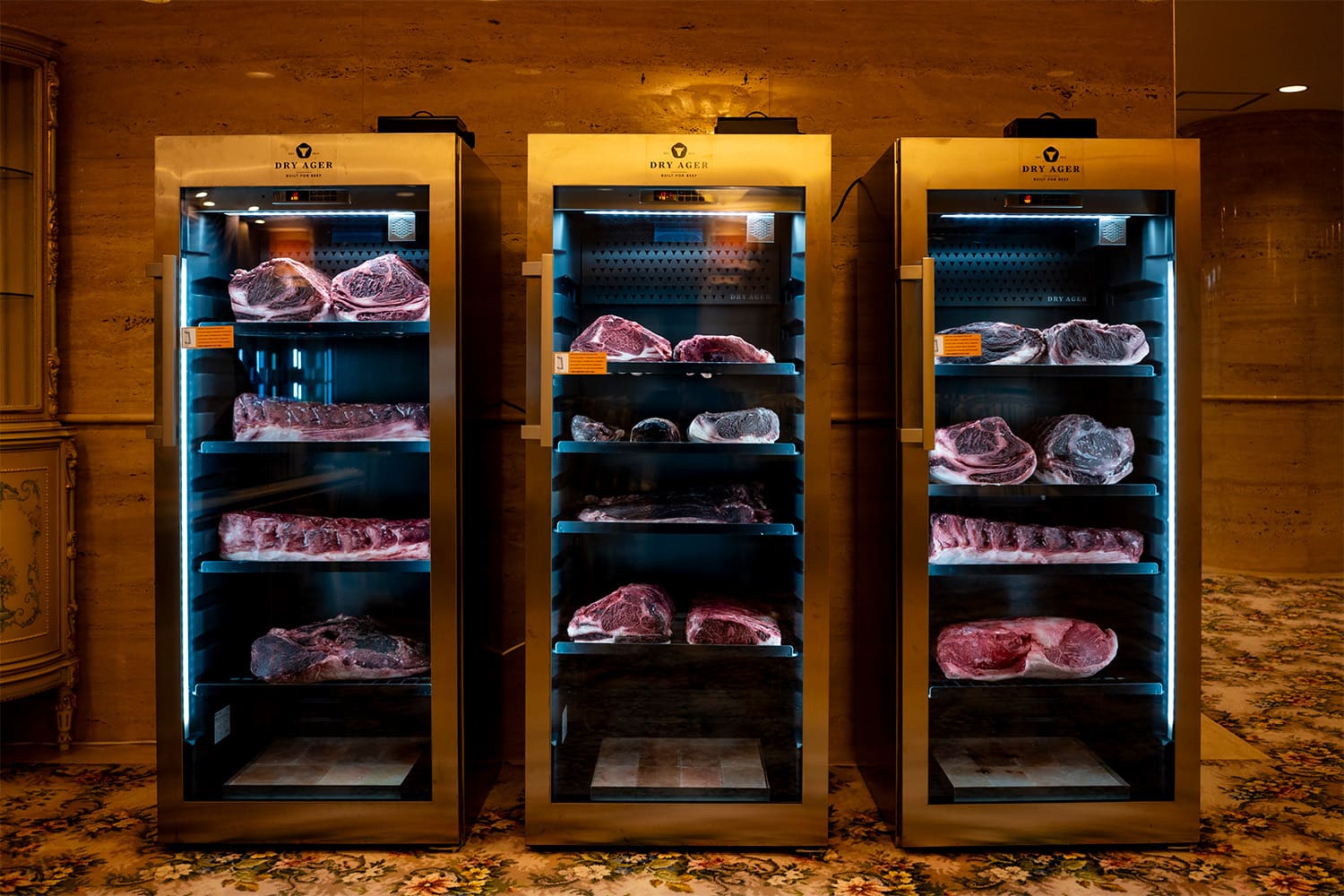 オリジナル熟成肉「極（きわみ）」